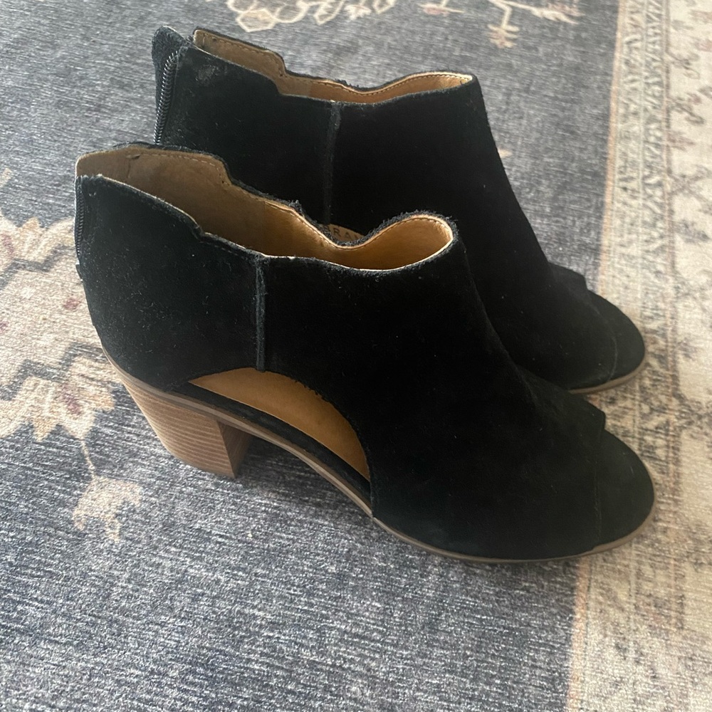 Lucky Brand black open toed heeled suede booties